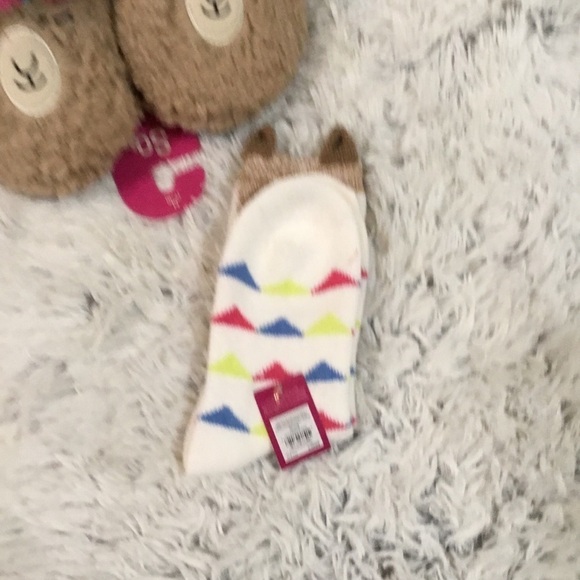 SO Llama slippers size med and socks fit 9-11 - Picture 12 of 16